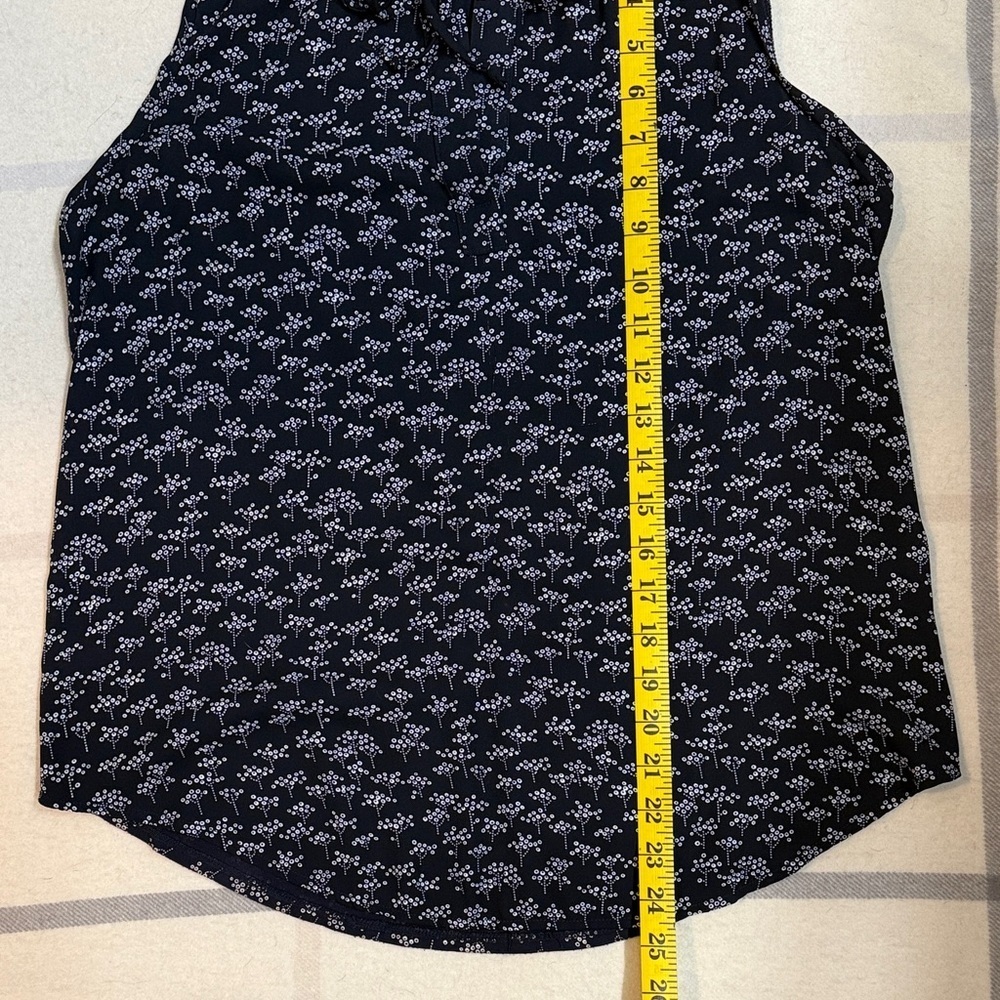 LOFT Black and White Floral Sleeveless Top Women's Size Medium - Picture 10 of 10
